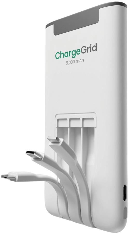 Power bank ChargeGrid de 5,000 mAh en blanco perla con tres cables integrados: USB-C, Lightning y Micro-USB